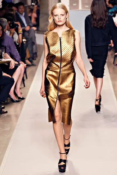 Look 32